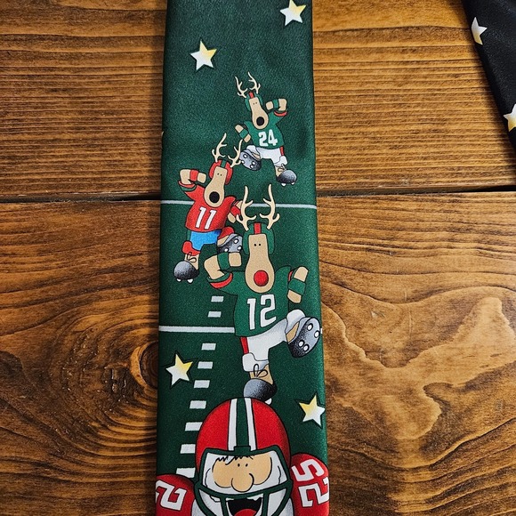 Tie Tales Christmas Football Novelty Tie Men's Green Holiday Sports Neck Tie 199 - Picture 4 of 9